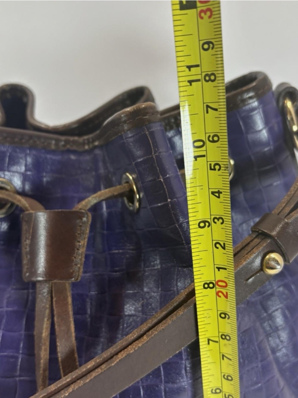 Dooney & Bourke Blue Croc Embossed Drawstring Shoulder Bag Purse Woven Leather - Picture 5 of 8